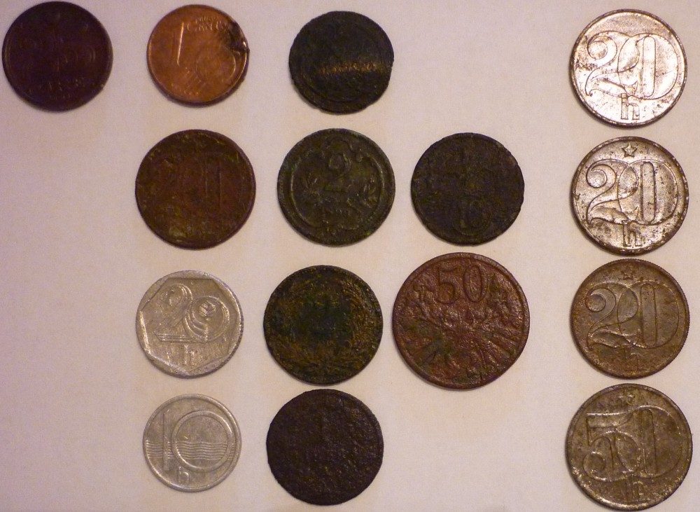 Bežné mince, ale pořád potěší víc než víčko od piva:)