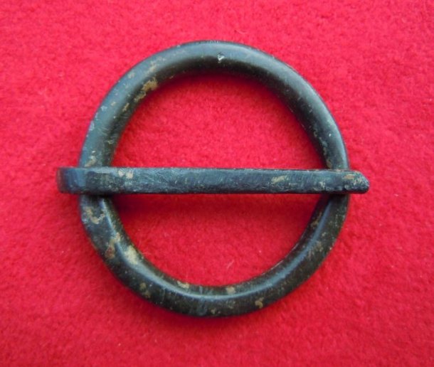 Bronzová kruhová přezka