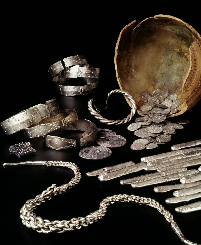 Leidenské muzeum zakoupilo vzácný vikinský šperk objevený detektorem kovů