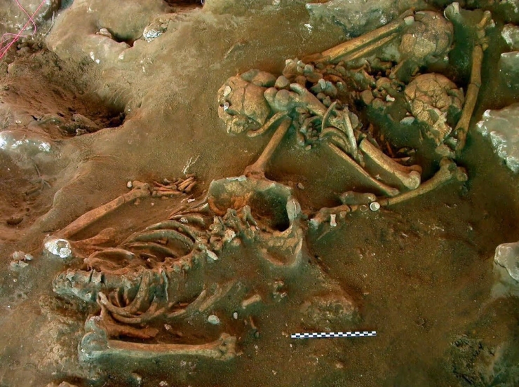 16.12.2009 Entdeckung von 3000 Jahre alten Skeletten