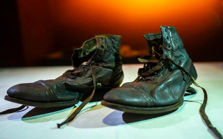 3. 6. 2012 Spooky pictures of shoes and coat from Titanic | LovecPokladu.cz