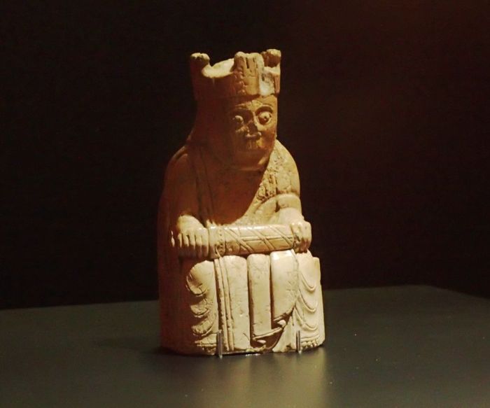 12.1.2018 800 let stará šachová figurka