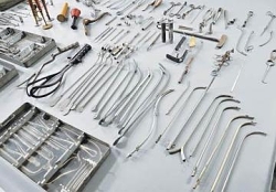 29 Aug 2010 Chirurgische Instrumente in Auschwitz gefunden