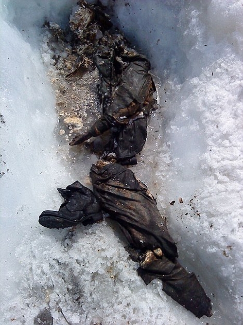 4.3.2010 Schmelzende Gletscher enthüllten die Leichen toter Soldaten