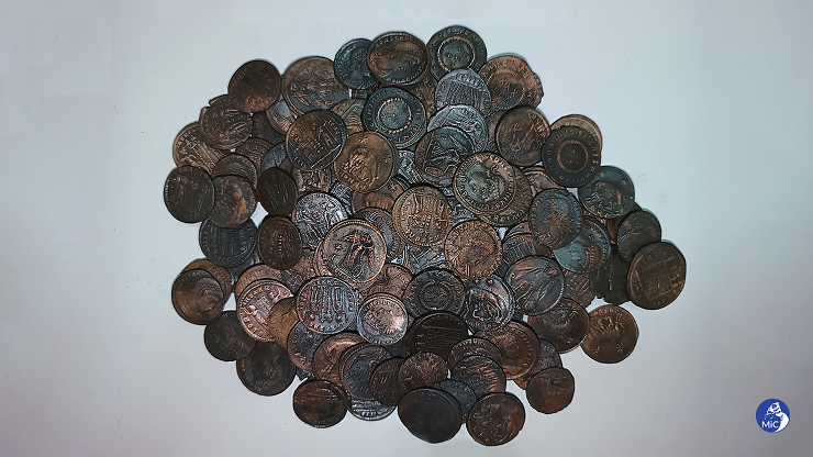 Freizeittaucher entdeckt bis zu 50.000 römische Münzen aus dem 4.
